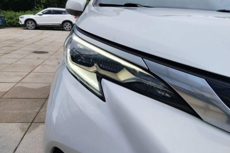 Used Toyota Granvia 2023 2.5L Hybrid Prestige PLUS Edition Right Front Headlight