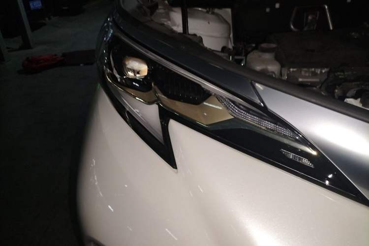 Used Toyota Granvia 2023 2.5L Hybrid Prestige PLUS Edition Right Front Headlight