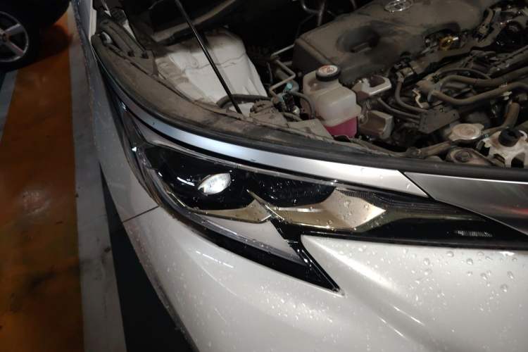 Used Toyota Granvia 2023 2.5L Hybrid Prestige PLUS Edition Right Front Headlight