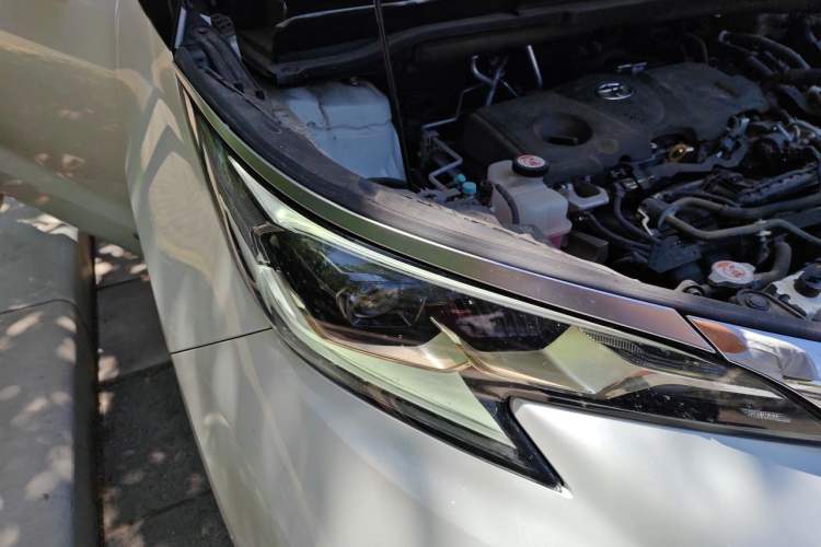 Used Toyota Granvia 2023 2.5L Hybrid Comfort Edition Right Front Headlight