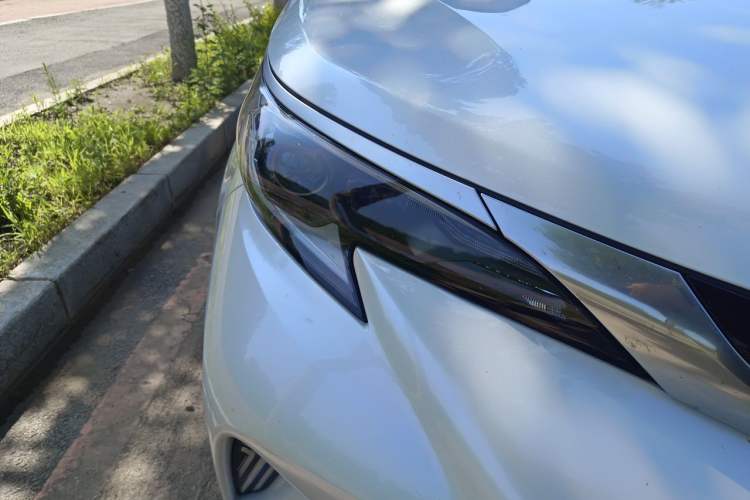 Used Toyota Granvia 2023 2.5L Hybrid Prestige PLUS Edition Right Front Headlight