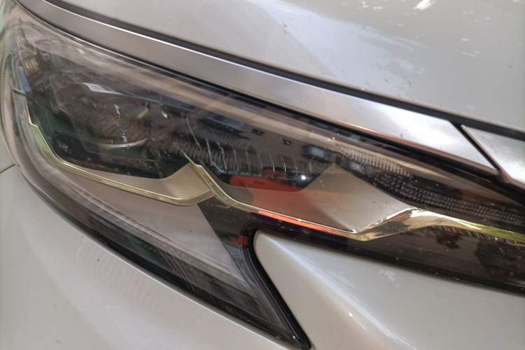 Used Toyota Granvia 2023 2.5L Hybrid Luxury Edition Right Front Headlight