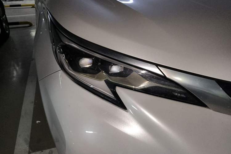 Used Toyota Granvia 2023 2.5L Hybrid Flagship VIP Edition Right Front Headlight