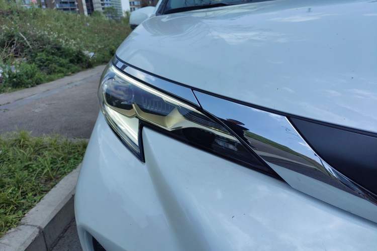 Used Toyota Granvia 2023 2.5L Hybrid Comfort Edition Right Front Headlight