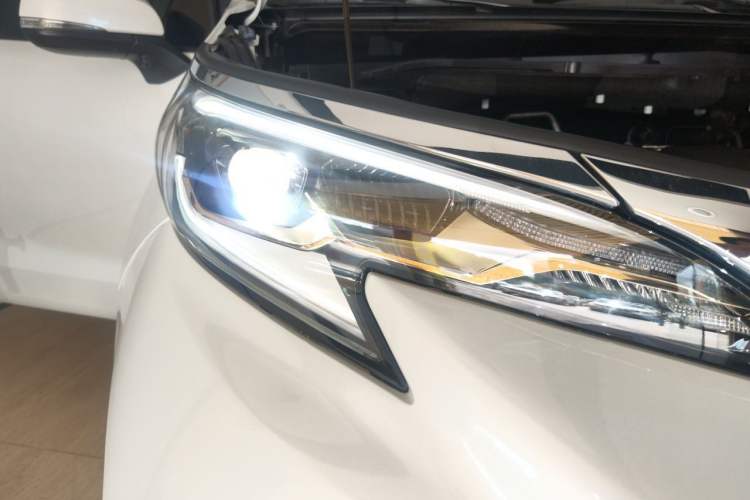 Used Toyota Granvia 2023 2.5L Hybrid Comfort Edition Right Front Headlight