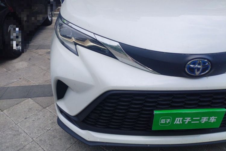 Used Toyota Granvia 2023 2.5L Hybrid Comfort Edition Right Front Headlight
