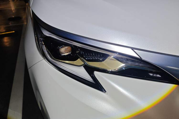 Used Toyota Granvia 2023 2.5L Hybrid Prestige PLUS Edition Right Front Headlight