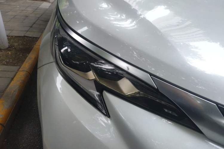 Used Toyota Granvia 2023 2.5L Hybrid Prestige PLUS Edition Right Front Headlight