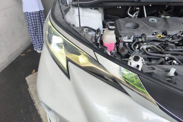 Used Toyota Granvia 2023 2.5L Hybrid Comfort Edition Right Front Headlight