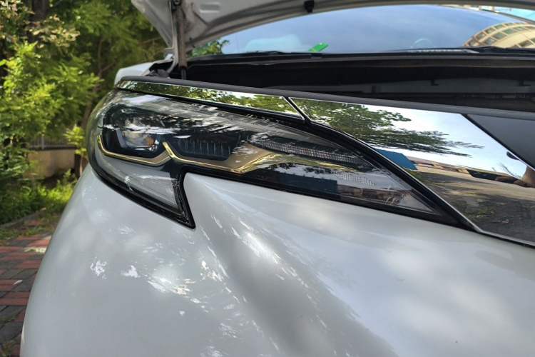 Used Toyota Granvia 2023 2.5L Hybrid Comfort Edition Right Front Headlight