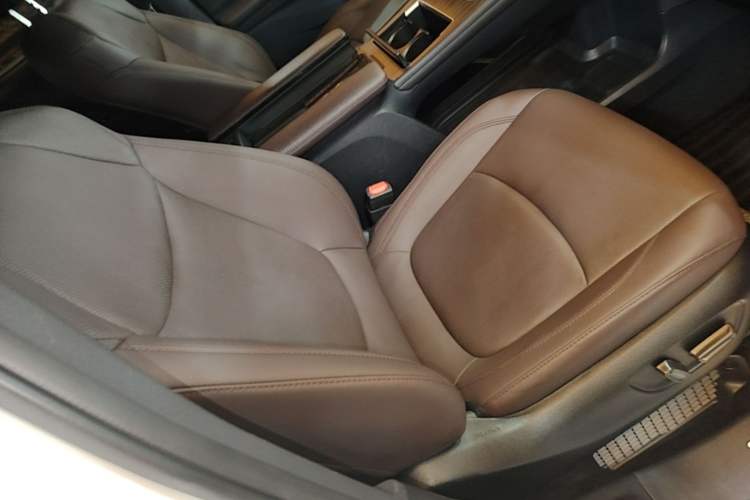 Used Toyota Granvia 2023 2.5L Hybrid Flagship VIP Edition Right Front Seat