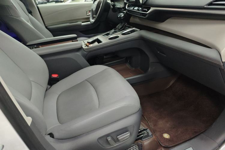 Used Toyota Granvia 2023 2.5L Hybrid Prestige PLUS Edition Right Front Seat