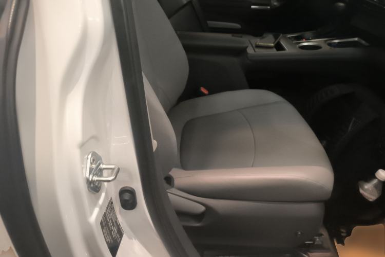 Used Toyota Granvia 2023 2.5L Hybrid Luxury Edition Right Front Seat