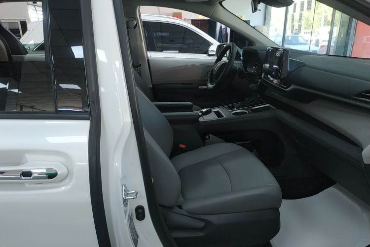 Used Toyota Granvia 2023 2.5L Hybrid Luxury Edition Right Front Seat