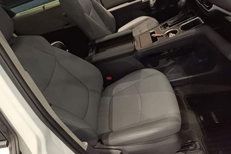 Used Toyota Granvia 2023 2.5L Hybrid Comfort Edition Right Front Seat