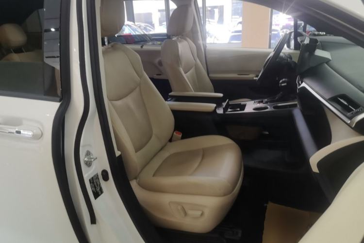 Used Toyota Granvia 2023 2.5L Hybrid Prestige PLUS Edition Right Front Seat