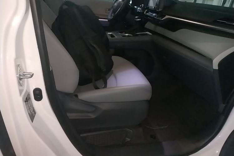Used Toyota Granvia 2023 2.5L Hybrid Comfort Edition Right Front Seat