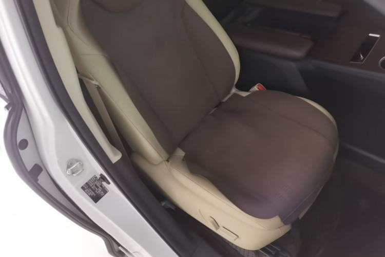 Used Toyota Granvia 2023 2.5L Hybrid Prestige PLUS Edition Right Front Seat