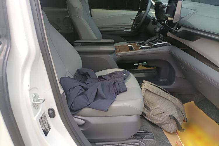 Used Toyota Granvia 2023 2.5L Hybrid Comfort Edition Right Front Seat