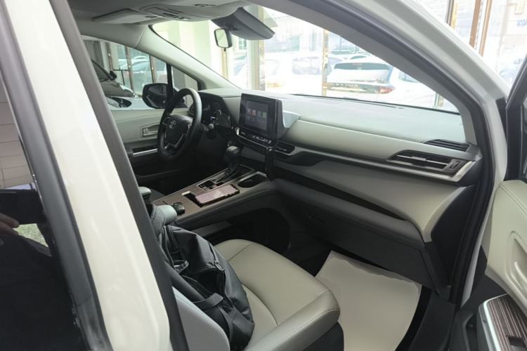 Used Toyota Granvia 2023 2.5L Hybrid Comfort Edition Right Front Seat