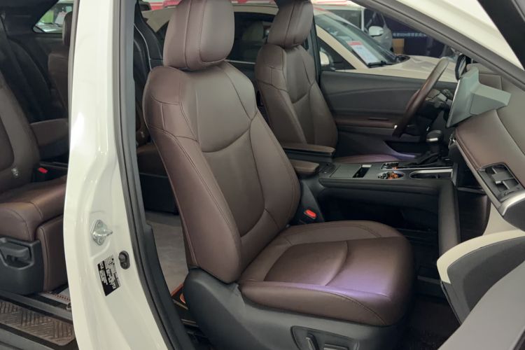 Used Toyota Granvia 2023 2.5L Hybrid Flagship VIP Edition Right Front Seat