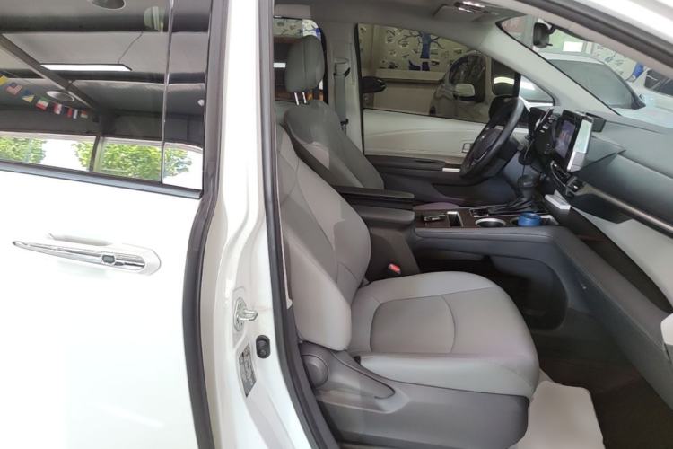 Used Toyota Granvia 2023 2.5L Hybrid Comfort Edition Right Front Seat