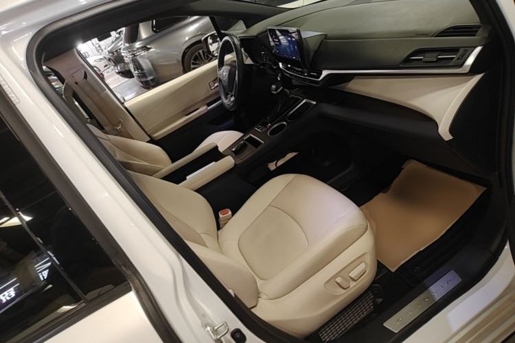 Used Toyota Granvia 2023 2.5L Hybrid Prestige PLUS Edition Right Front Seat