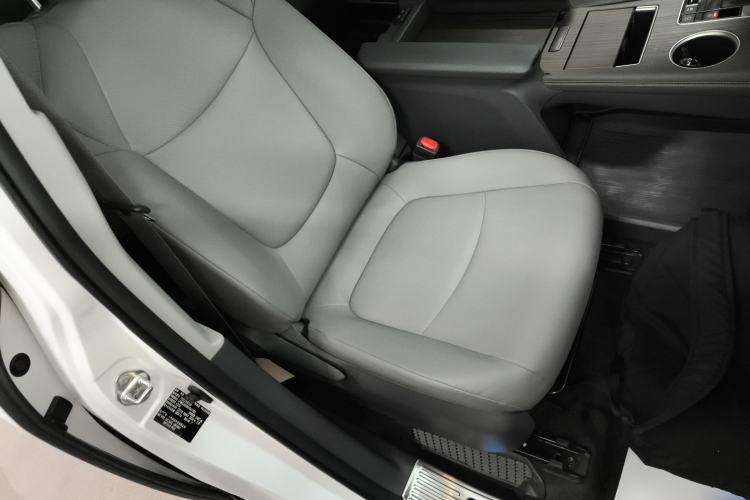 Used Toyota Granvia 2023 2.5L Hybrid Luxury Edition Right Front Seat
