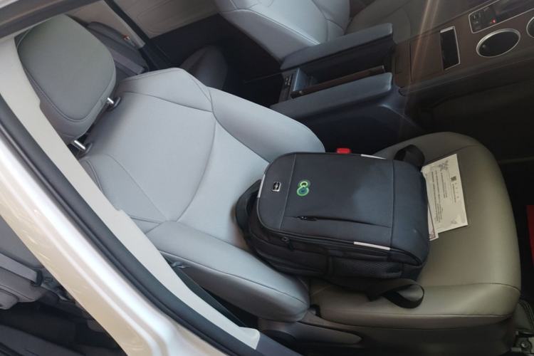 Used Toyota Granvia 2023 2.5L Hybrid Luxury Edition Right Front Seat