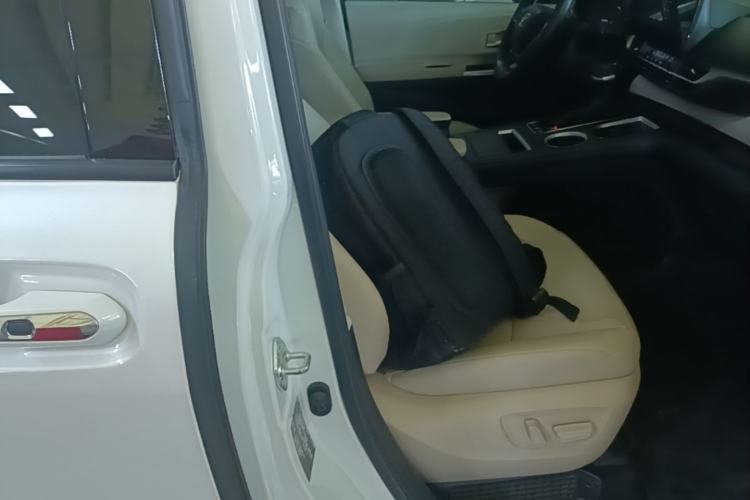 Used Toyota Granvia 2023 2.5L Hybrid Prestige PLUS Edition Right Front Seat