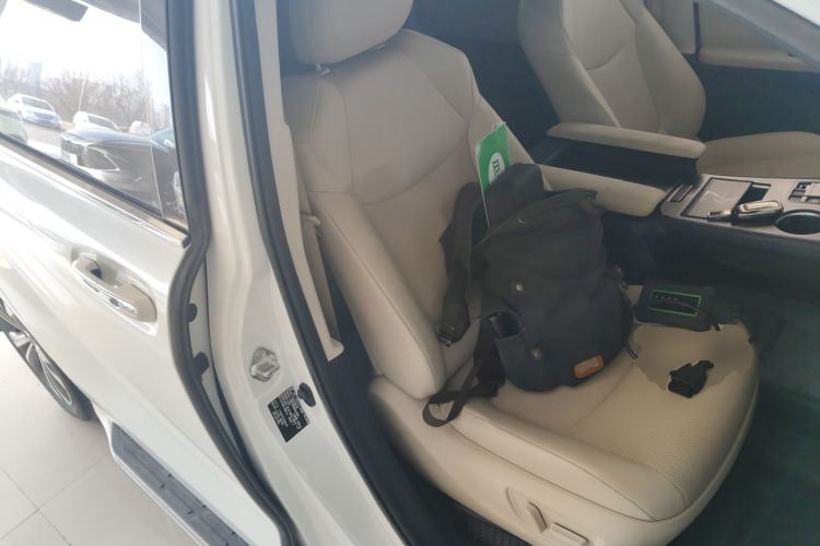 Used Toyota Granvia 2023 2.5L Hybrid Prestige PLUS Edition Right Front Seat