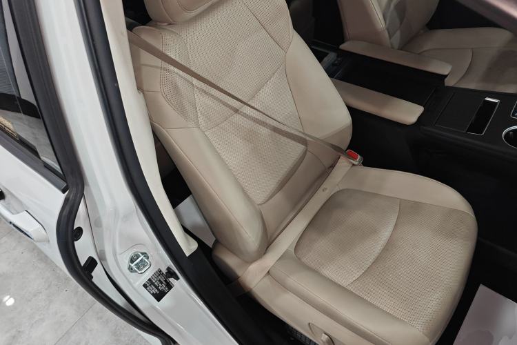 Used Toyota Granvia 2023 2.5L Hybrid Prestige PLUS Edition Right Front Seat