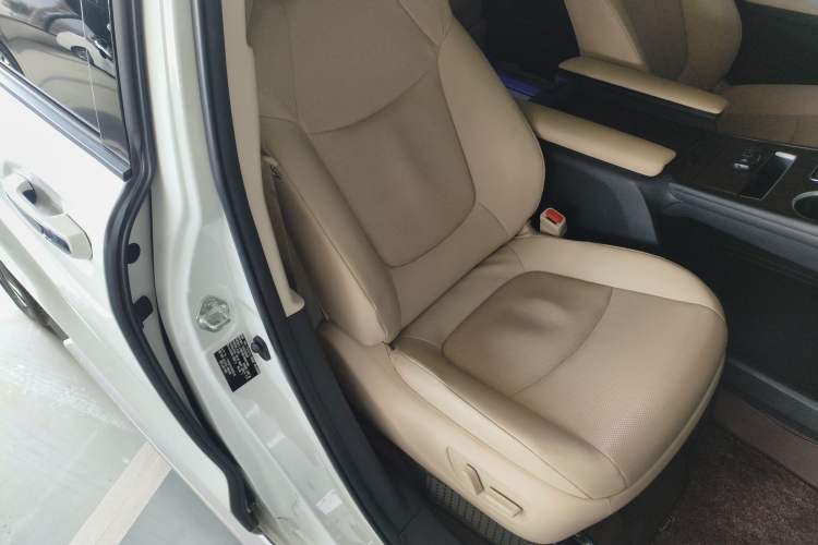 Used Toyota Granvia 2023 2.5L Hybrid Prestige PLUS Edition Right Front Seat