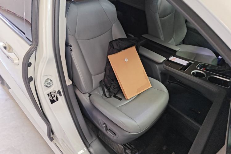 Used Toyota Granvia 2023 2.5L Hybrid Prestige PLUS Edition Right Front Seat