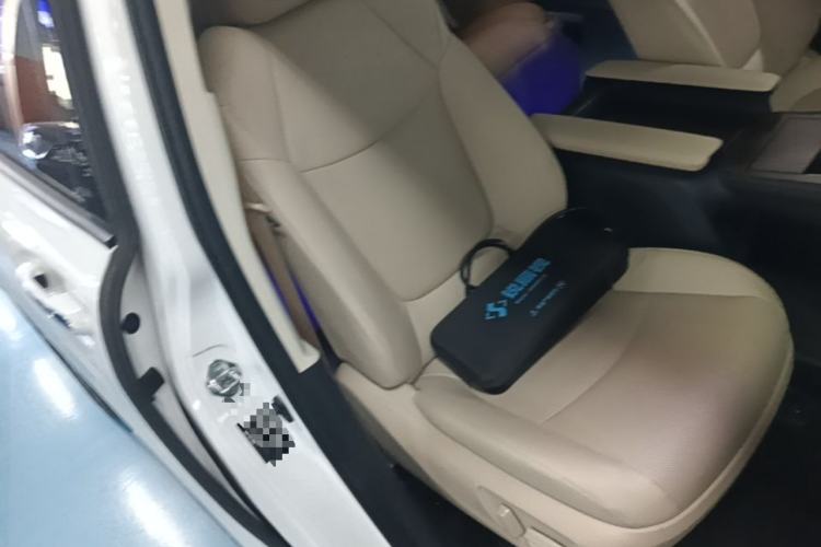 Used Toyota Granvia 2023 2.5L Hybrid Prestige PLUS Edition Right Front Seat