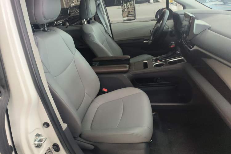 Used Toyota Granvia 2023 2.5L Hybrid Comfort Edition Right Front Seat