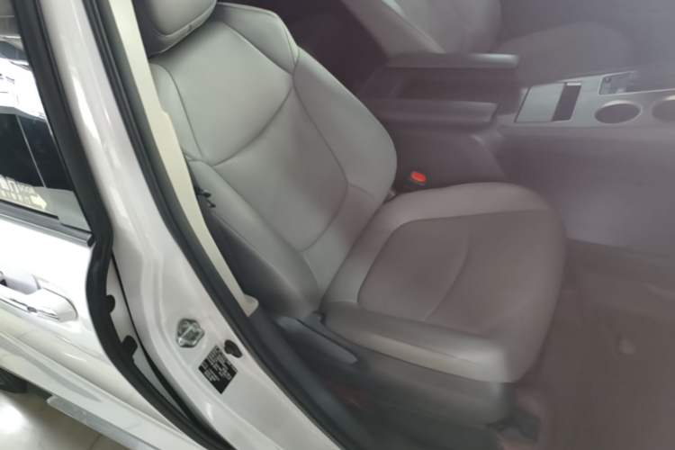 Used Toyota Granvia 2023 2.5L Hybrid Comfort Edition Right Front Seat