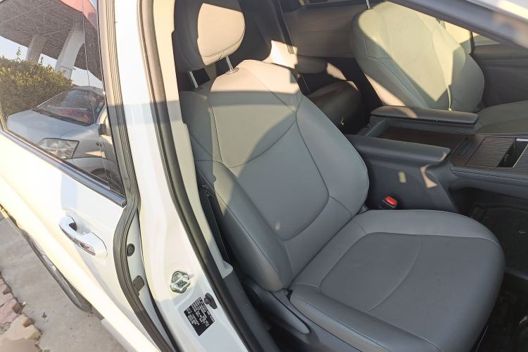 Used Toyota Granvia 2023 2.5L Hybrid Comfort Edition Right Front Seat