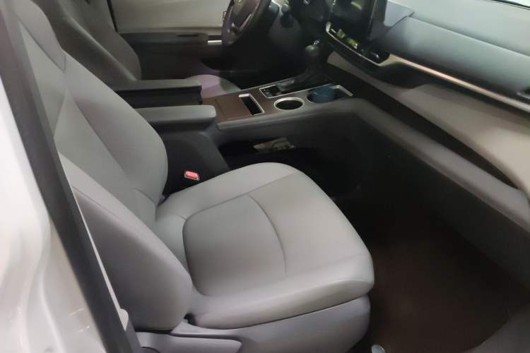 Used Toyota Granvia 2023 2.5L Hybrid Comfort Edition Right Front Seat