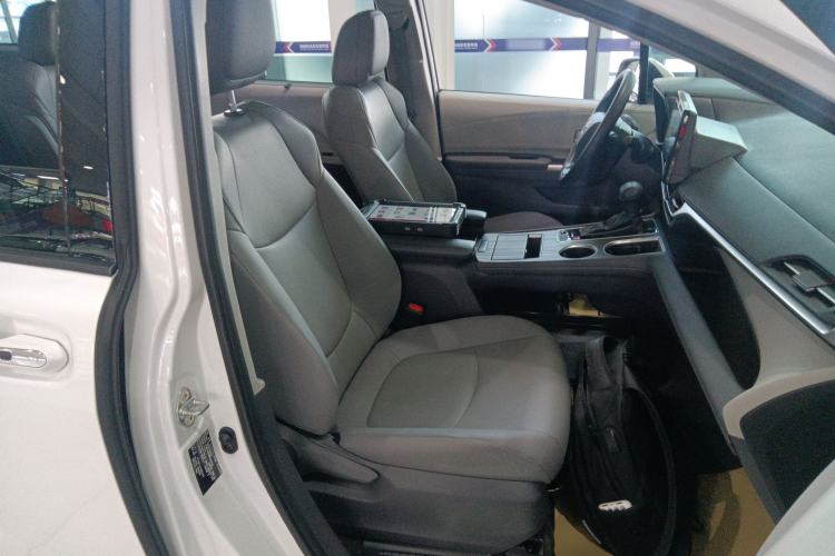 Used Toyota Granvia 2023 2.5L Hybrid Comfort Edition Right Front Seat