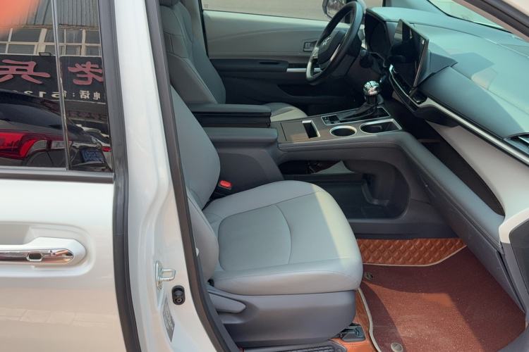 Used Toyota Granvia 2023 2.5L Hybrid Comfort Edition Right Front Seat