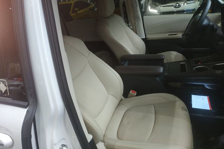 Used Toyota Granvia 2023 2.5L Hybrid Prestige VIP Edition Right Front Seat