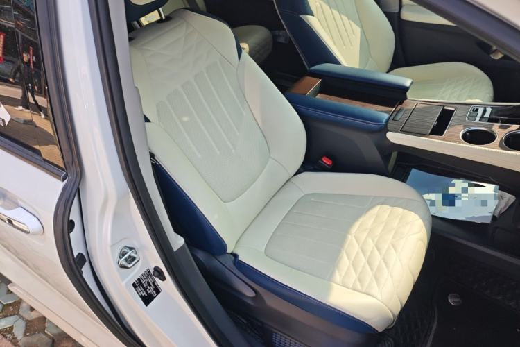 Used Toyota Granvia 2023 2.5L Hybrid Luxury Edition Right Front Seat