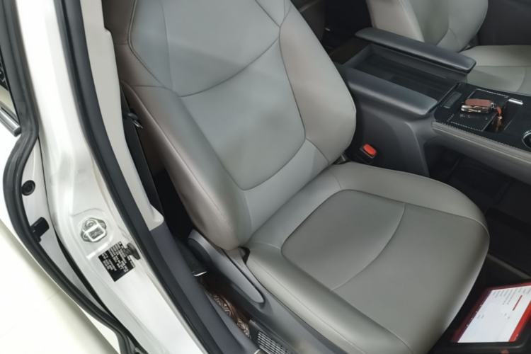Used Toyota Granvia 2023 2.5L Hybrid Luxury Edition Right Front Seat