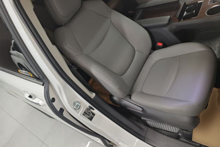 Used Toyota Granvia 2023 2.5L Hybrid Comfort Edition Right Front Seat