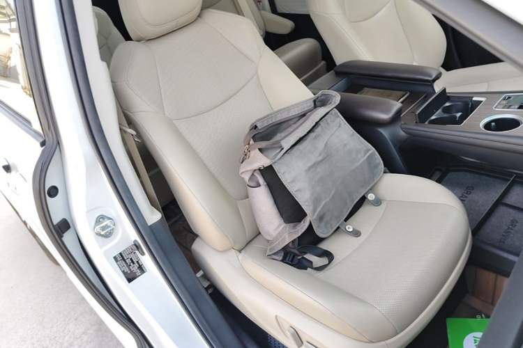 Used Toyota Granvia 2023 2.5L Hybrid Prestige PLUS Edition Right Front Seat