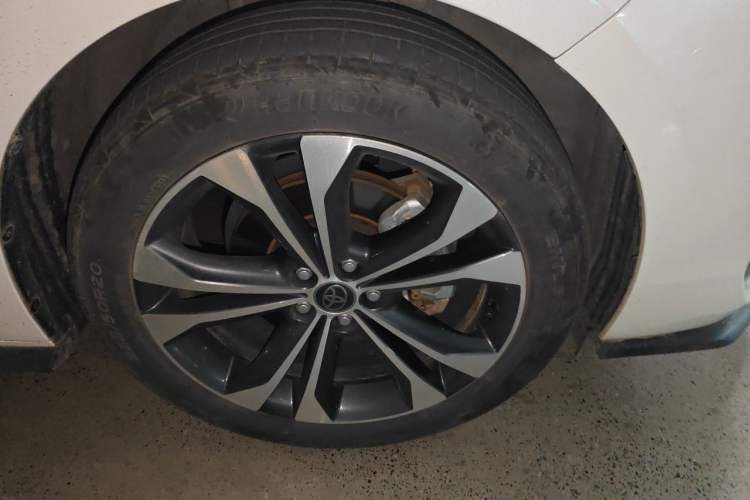 Used Toyota Granvia 2023 2.5L Hybrid Prestige PLUS Edition Right Front Wheel Hub