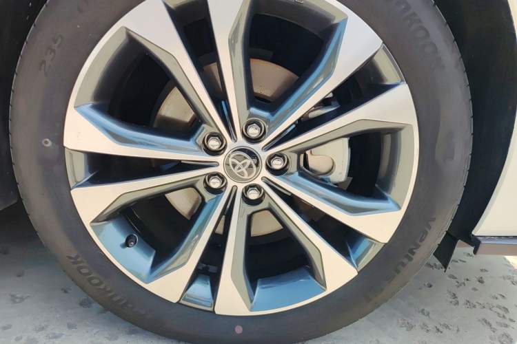Used Toyota Granvia 2023 2.5L Hybrid Prestige PLUS Edition Right Front Wheel Hub