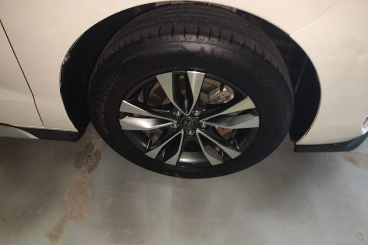Used Toyota Granvia 2023 2.5L Hybrid Luxury Edition Right Front Wheel Hub