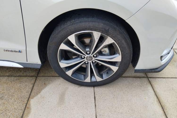 Used Toyota Granvia 2023 2.5L Hybrid Prestige PLUS Edition Right Front Wheel Hub